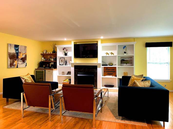 Vacation rental for 16 people, with yard and balcony in South Bend