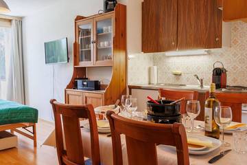 Gîte pour 2 personnes, avec piscine et sauna ainsi que jacuzzi et balcon dans Zinal