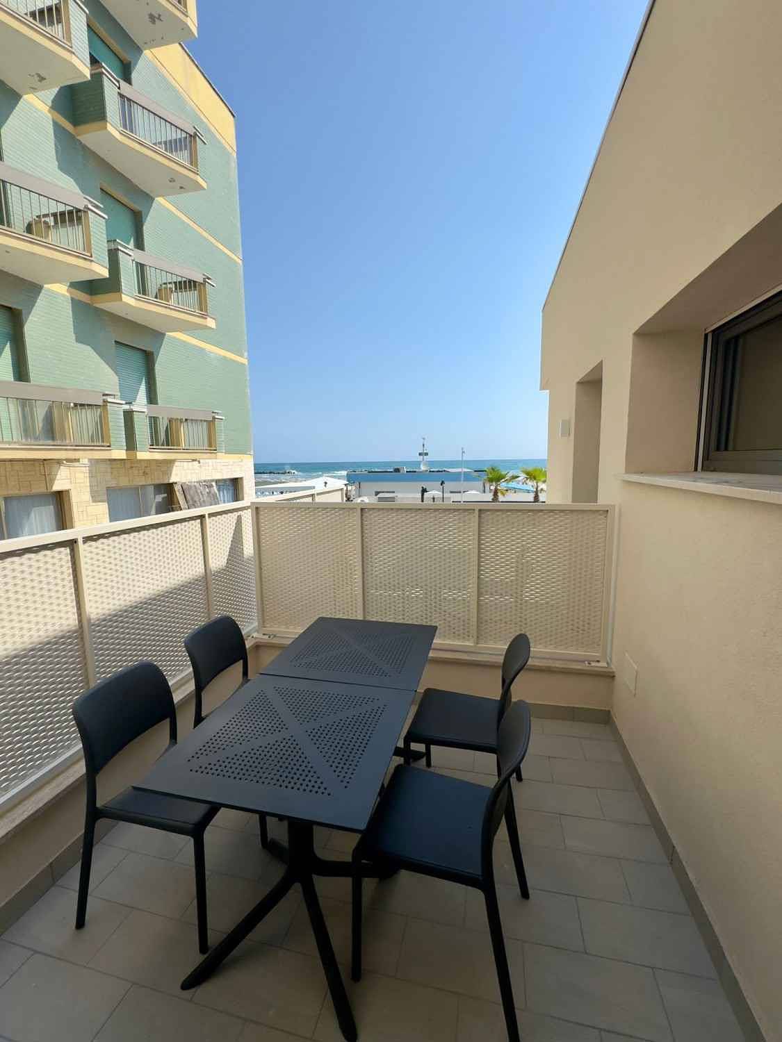 Ganze Ferienwohnung, Ferienwohnung mit Klimaanlage, Internet und Balkon mit Meerblick in Pesaro, Valle del Metauro