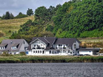 Ferienwohnung für 2 Personen, mit Terrasse und Seeblick in Thiessow