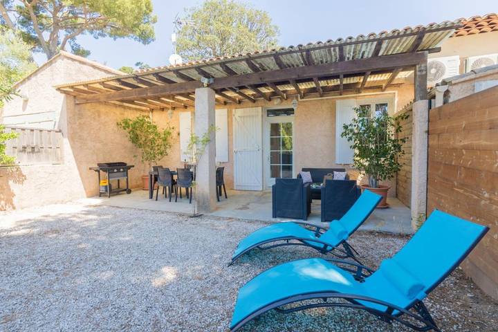 Location de vacances pour 6 personnes, avec jardin et vue dans Plage Du Pradeau