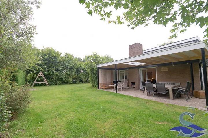 Ferienhaus für 8 Personen, mit Balkon/Terrasse und Terrasse sowie Garten in Oostkapelle