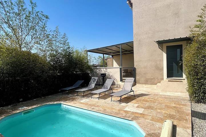 Gîte pour 6 personnes, avec jardin à Arles