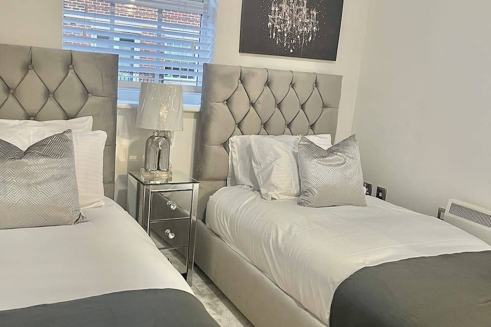 Entire apartment, The chateaux luxury Apartment- 5 min from Bluewater shopping mall in Swanscombe and Greenhithe, Dartford