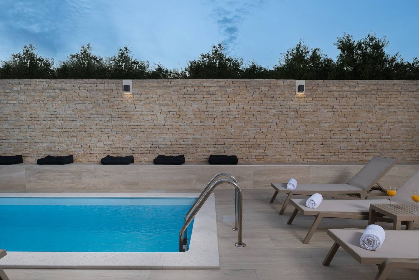 Villa Bellatrix 1 - beheizter Pool und Jacuzzi, ruhige Gegend, Familie, Meerblick in Vrsi, Zadar