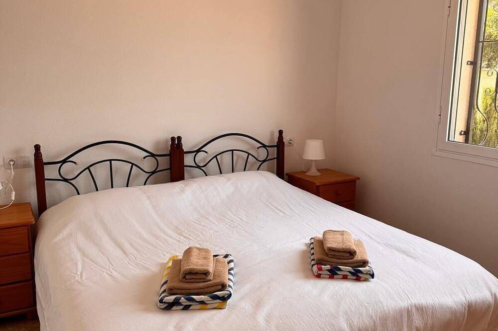 Stylish villa for 6 with private pool in quiet Busot. in Busot, Costa Blanca