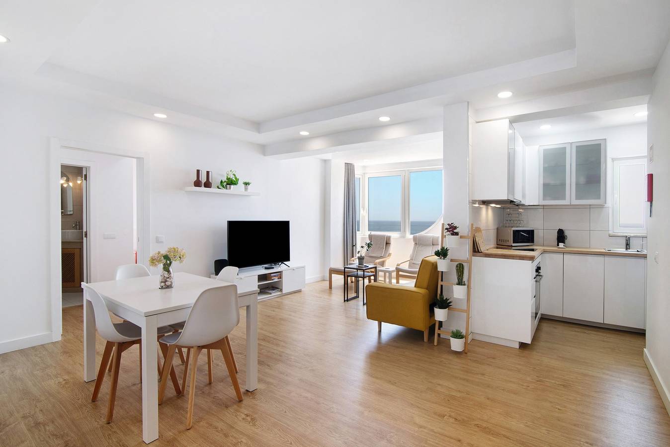 Appartamento intero, Appartamento di vacanza 'Moderno E Renovado T2' con vista mare, balcone e Wi-Fi in Cavacos, Quarteira