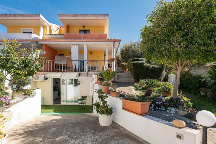 Holiday Home "Villetta Capitana Vista Mare" with Garden & Wi-Fi in Capitana, Quartu Sant'Elena