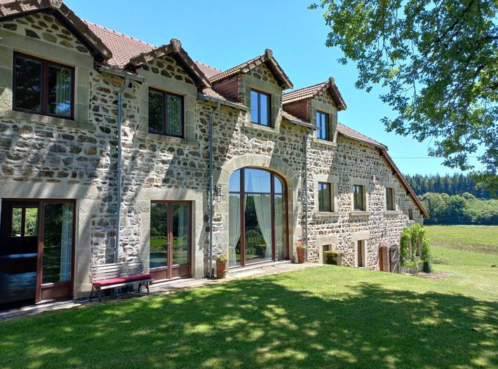 Gîte pour 15 personnes, avec terrasse et jardin, animaux acceptés à Saint-Junien-la-Bregère