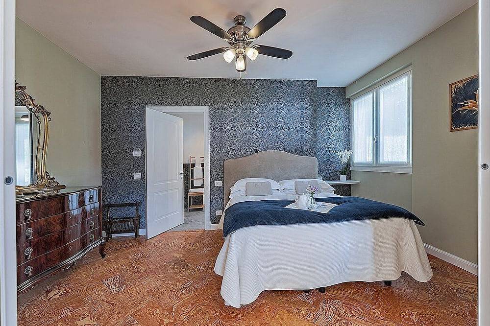 Villa Ippolita: An elegant and welcoming two-story villa located right on the Como Lake, with Free Wi-Fi. in Calozzo, Pianello del Lario