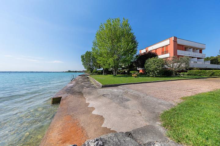 Appartamento per 4 persone, con Terrazza e Giardino nonché Vista lago a Sirmione