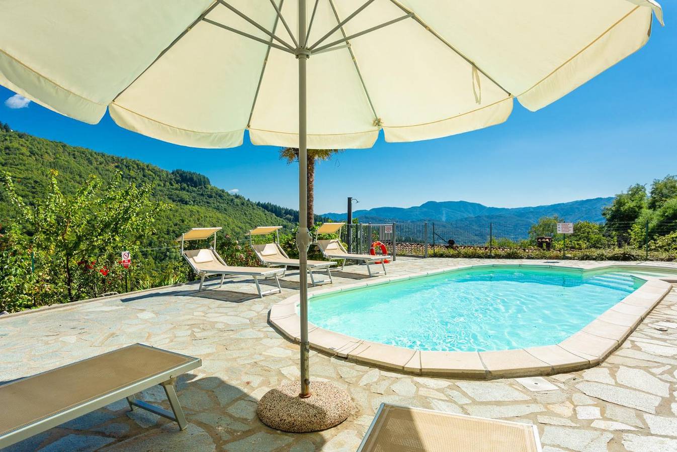 Villa Casale Le Selve Large Private Pool, Wifi in Castiglione di Garfagnana, Garfagnana