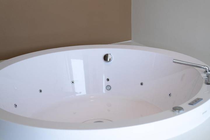 Maison de campagne pour 4 personnes, avec piscine et jardin ainsi que sauna et jacuzzi à Barolo - 2