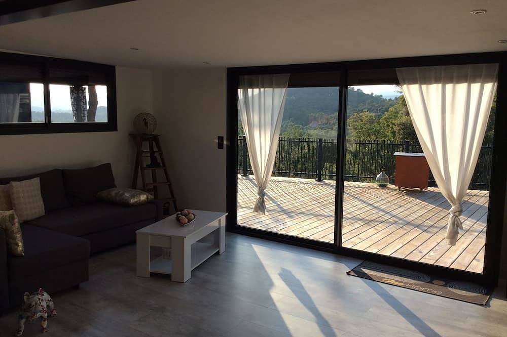 Chalet Au Calme 60M2,Terrasse 100M2, Sans Vis A Vis, Piscine. in Rocbaron, Côte méditerranéenne (France)