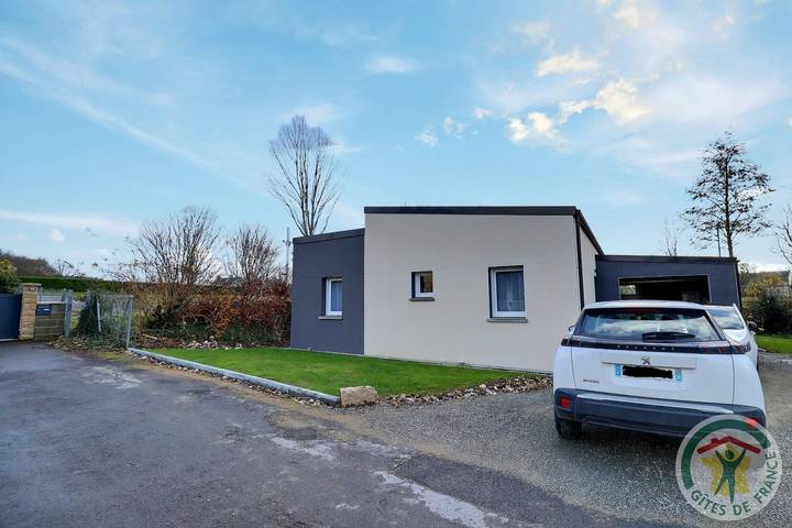 Gîte pour 6 personnes, avec terrasse et jardin à Saint-Germain-en-Coglès - 2