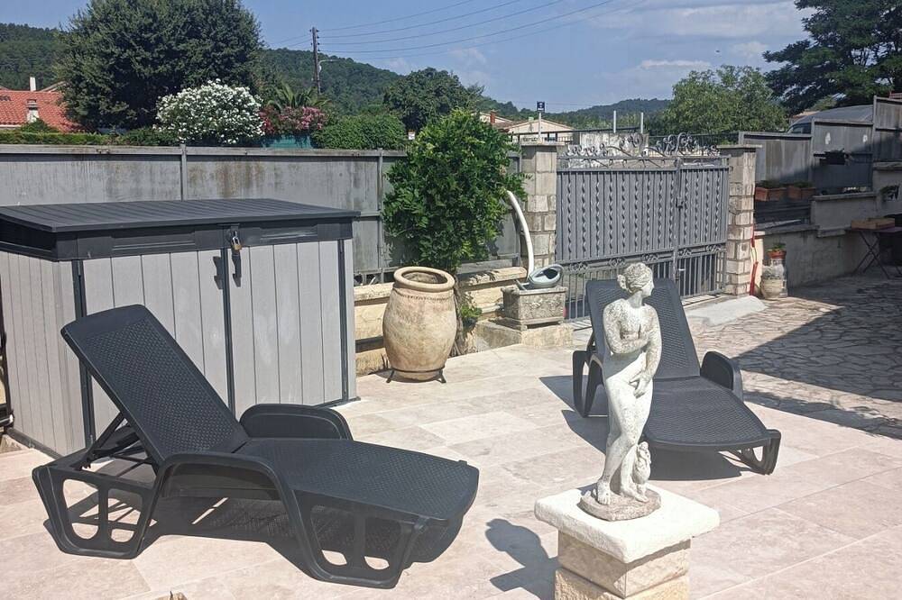 Entire apartment, \"La Casa di Gerlinde by Saint Martin\" apartment with pool, pet friendly! in Saint-Martin-de-Valgalgues, Cévennes