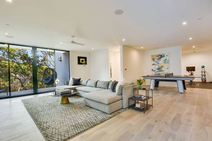 Vacation rental for 8 people, with yard and hot tub in Lake Austin