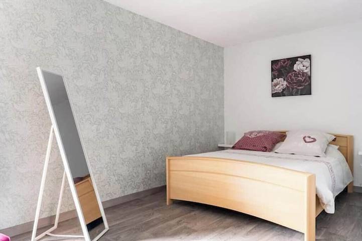 Location de vacances pour 5 personnes, avec terrasse et jardin à Le Tronchet - 2