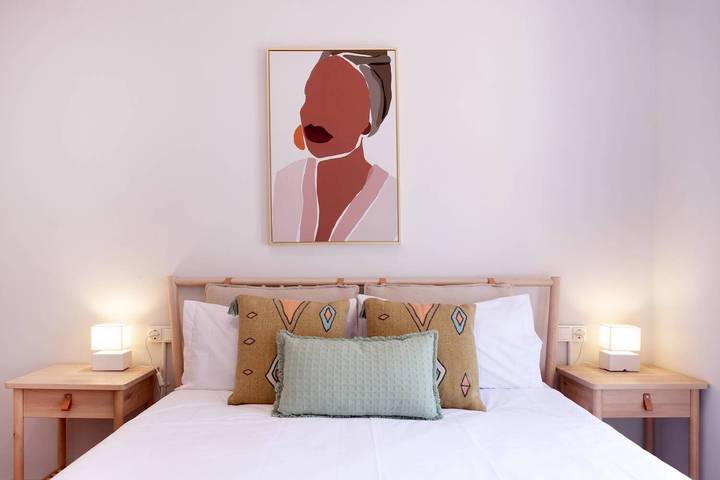 Entire apartment, 22Par1006 - Newly refurbished 2bed apt in Paralel in Barcelona Centre, Barcelona