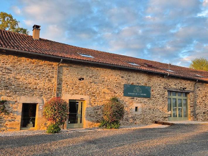 Cottage pour 3 personnes, avec jardin ainsi que vue et terrasse à Oradour-sur-Vayres