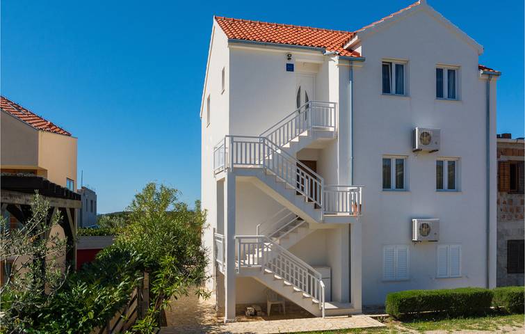 Ganze Ferienwohnung, Reizendes 1-Zimmer-Apartment mit Terrasse, WLAN und Zugang zum Strand in Milna, Brac