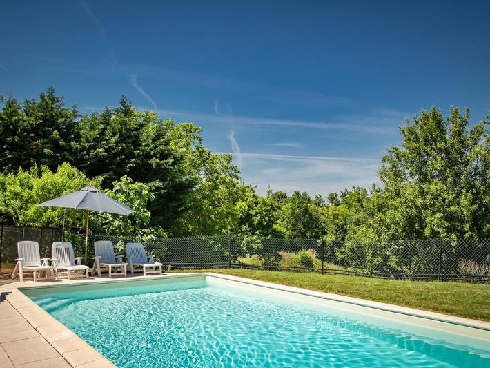 Ferienhaus für 4 Personen, mit Terrasse und Garten sowie Pool