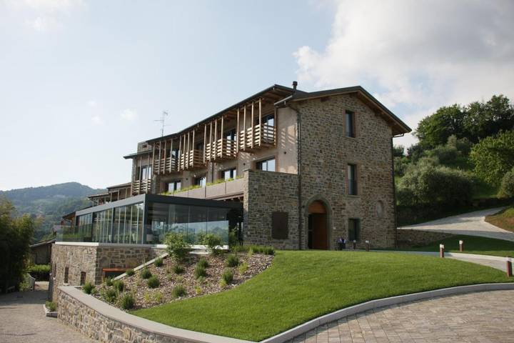 Hôtel pour 2 personnes, avec jardin ainsi que sauna et vue, animaux acceptés à Pontida