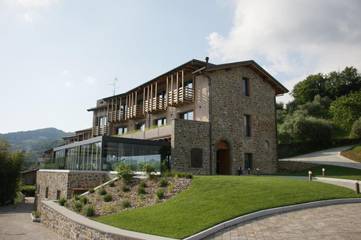 Hôtel pour 3 personnes, avec vue ainsi que sauna et jardin, animaux acceptés à Pontida