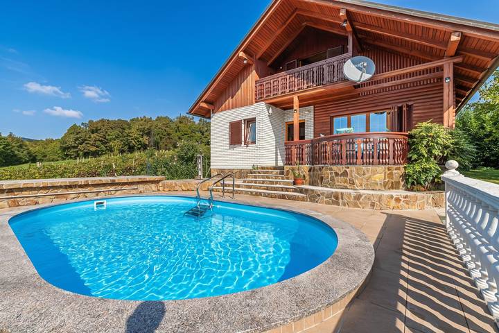 Ferieudlejning for 5 personer, med Terrasse og Pool samt Sauna i Slovenien