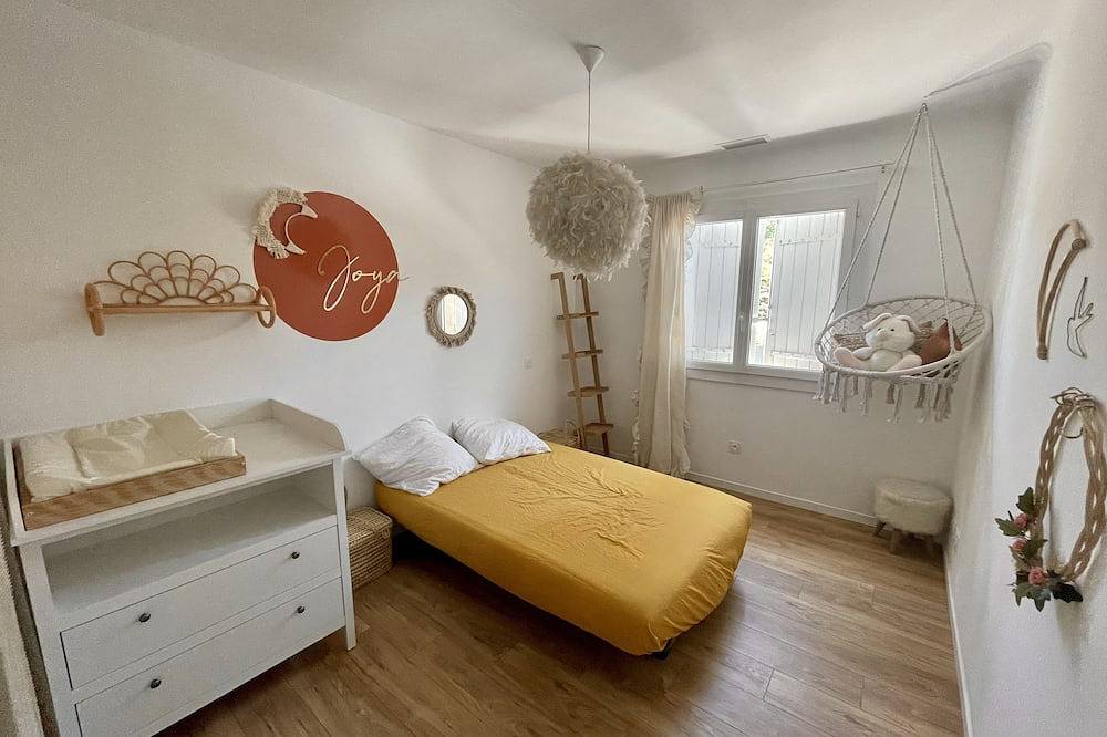House at the foot of the Ventoux in Carpentras, Parc naturel régional du Mont-Ventoux