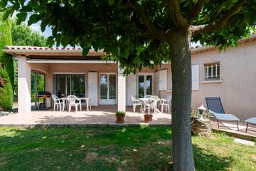 Location de vacances pour 10 personnes, avec terrasse et jardin à Sauzet