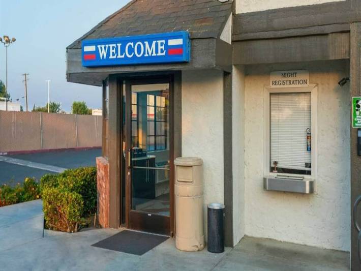 Ganze Wohnung, 1 Queen -bett | Rauchen in Merced, Merced County
