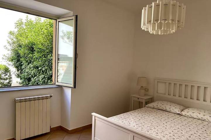 Holiday apartment for 6 people, with garden and balcony - 1