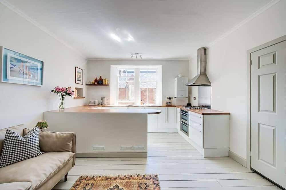 Entire apartment, Stylish 1Bd Seaside Flat North Berwick in North Berwick, Edinburgh and Lothian
