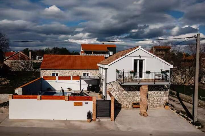 Smještaj za odmor za 4 osoba, s Balkon u Zemunik (Zadarska regija)