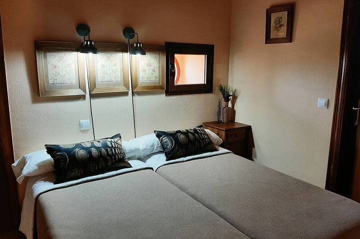 Gîte pour 15 personnes, avec terrasse et jardin, animaux acceptés à Escalona - 2