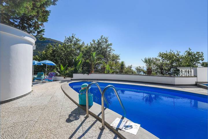 Villa für 9 Personen, mit Whirlpool und Garten sowie Balkon - 1
