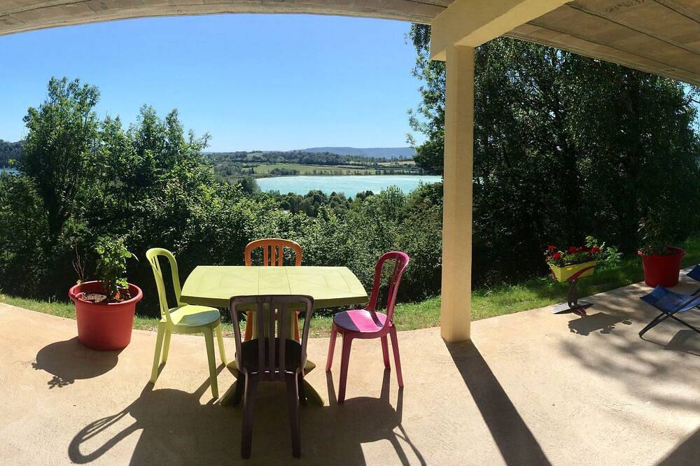 A Clairvaux-Les-Lacs : Suite de 35m2 avec vue sur les lacs ! in Clairvaux-les-Lacs, Jura Francais