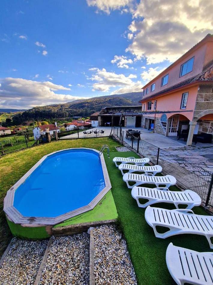Location de vacances pour 14 personnes, avec terrasse ainsi que piscine et vue à A Cañiza - 4