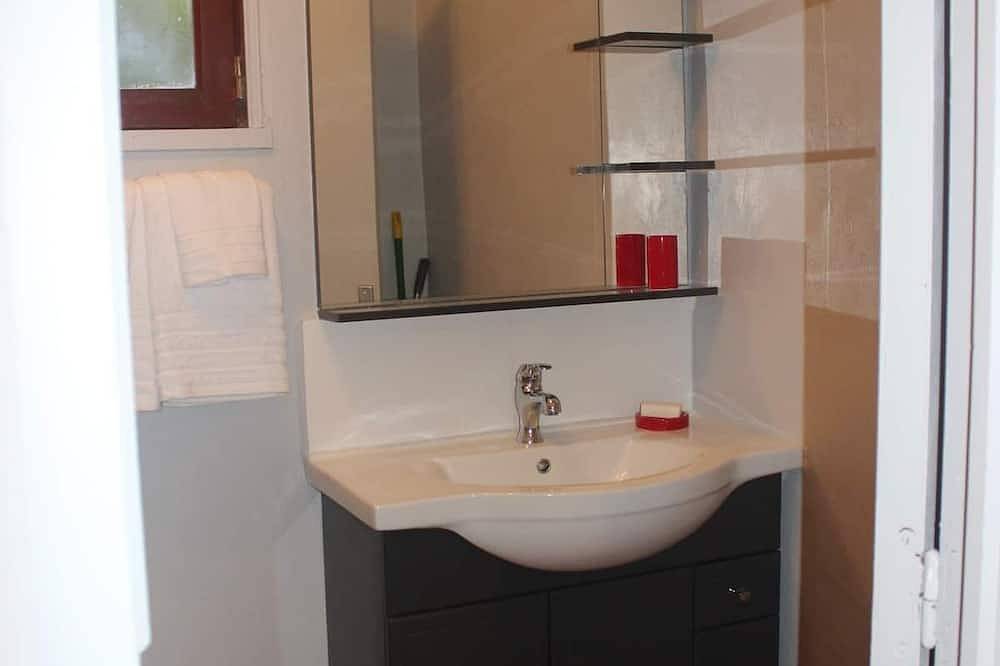 Apartamento entero, South Corsica apartment with swimming pool, near the beaches in Figari, Distrito de Sartène