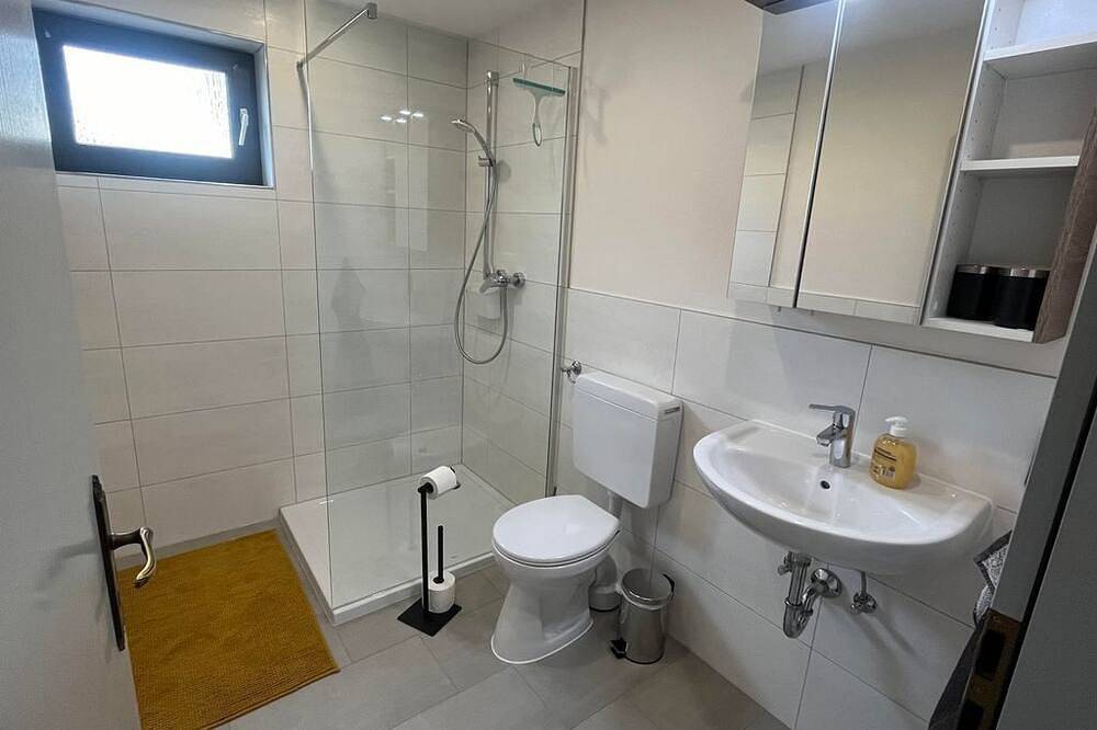 Ganze Wohnung, Ferienwohnung Eifelliebe Gillenfeld - 4-Bett-Ferienwohnung mit Bad/Wc, bis 6 in Gillenfeld, Vulkaneifel