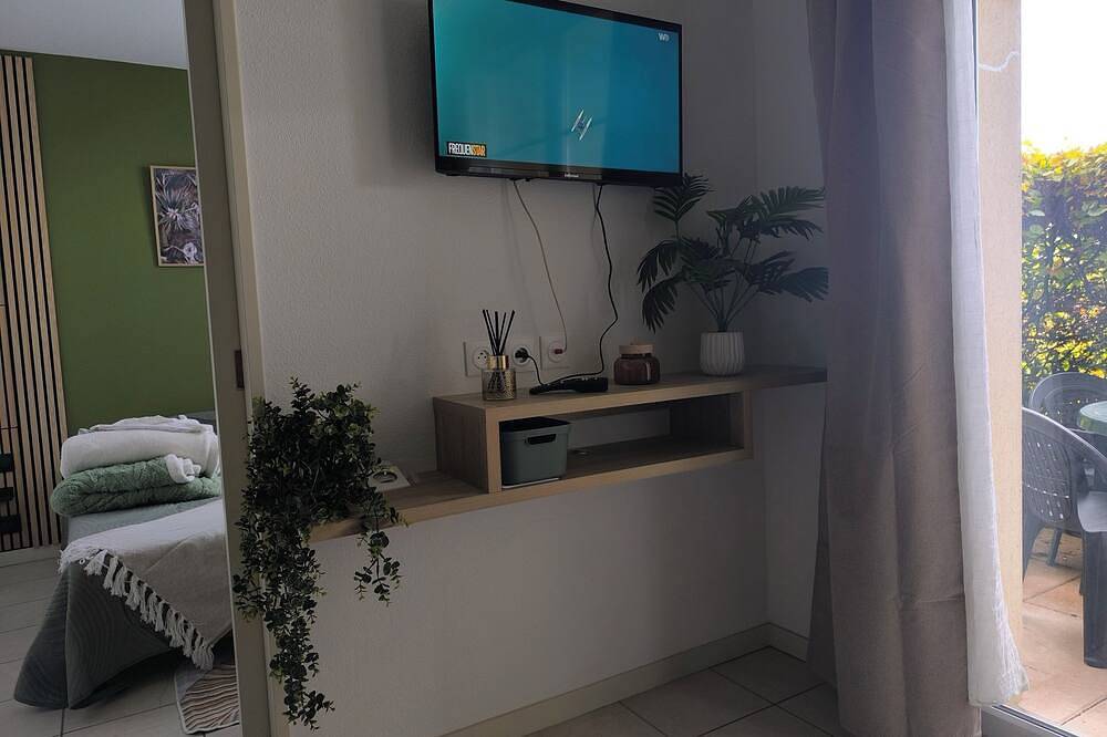 Appartement entier, Au calme, Appartement à 5 mn de Beaune, piscine, sauna, à proximité du Golf in Levernois, Région de Beaune