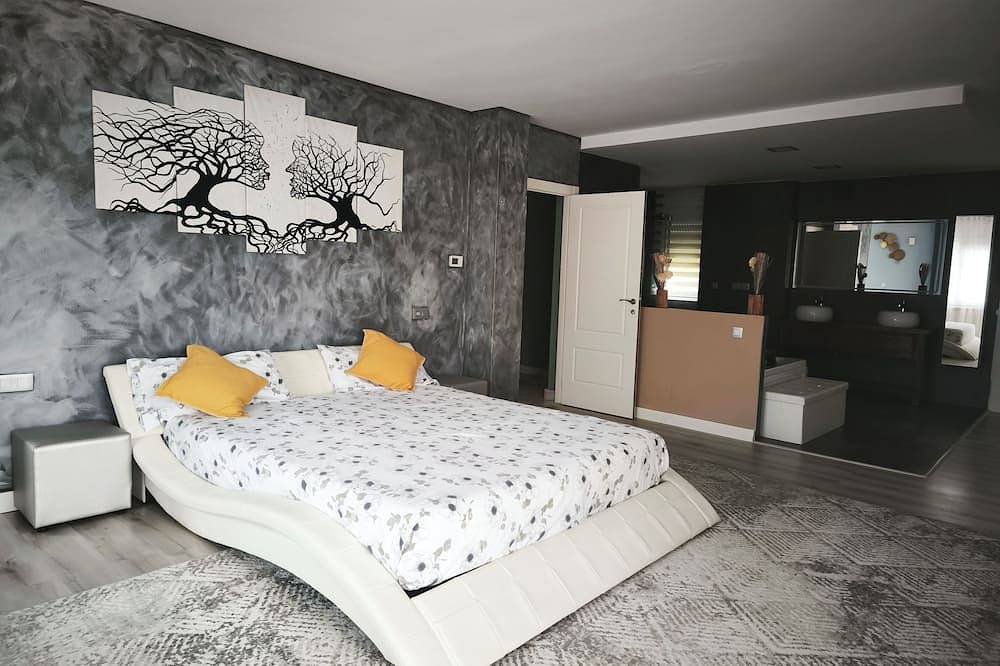 Luxury Villa in Vallromanes - Nature, Pool, Views, Close to Barcelona & Beach. in Vallromanes, Costa del Maresme