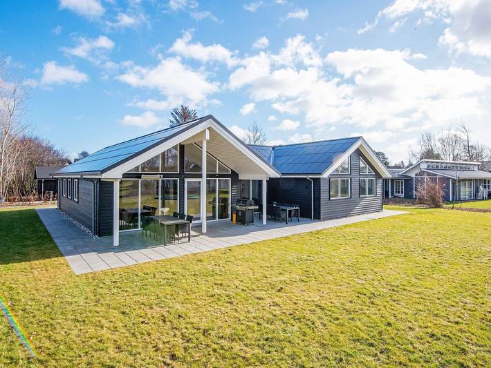 Ferienhaus für 14 Personen, mit Whirlpool und Terrasse sowie Pool und Sauna in Juelsminde - 2