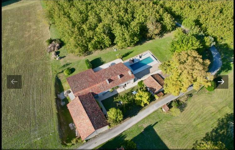 Location de vacances pour 14 personnes, avec piscine ainsi que vue et jardin, adapté aux familles à Montboyer - 3