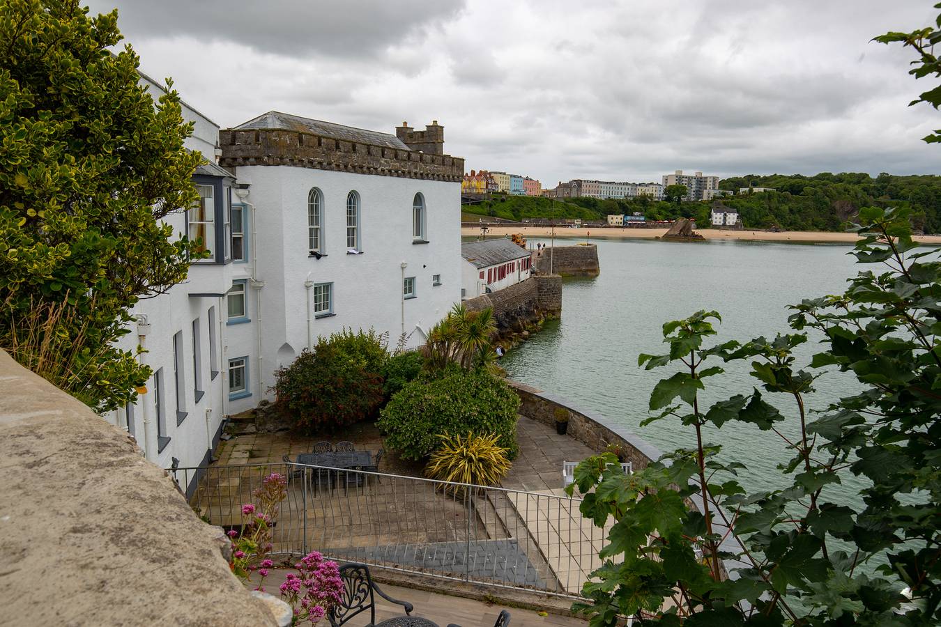 Ganze Wohnung, Ferienwohnung für 6 Personen mit Terrasse in Pembrokeshire