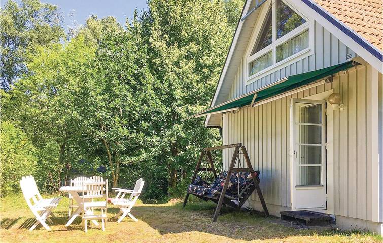 Hus för 8 Personer med trädgård in Hässleholm kommun