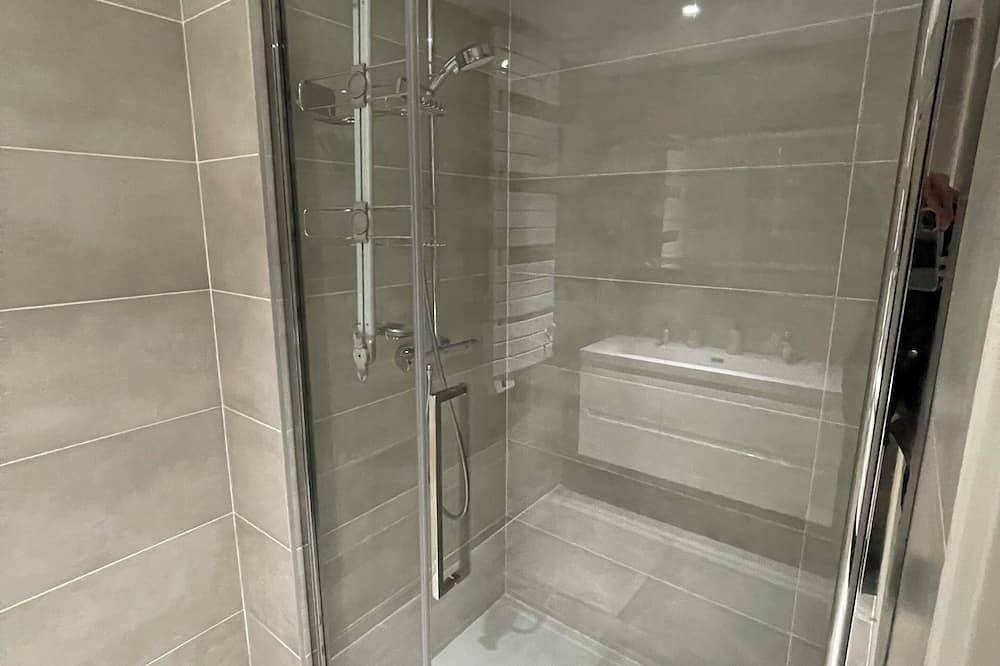 Entire apartment, Superb 1-bedroom apartment with sea views, Wifi and Ac in enchanting Èze village in Èze, Nice region