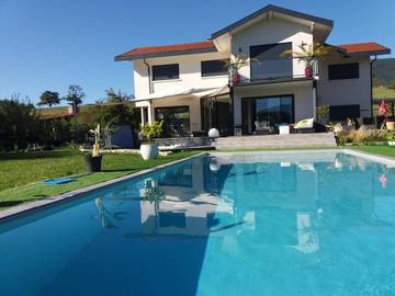 Cottage pour 2 personnes, avec piscine ainsi que jardin et vue à Fillinges
