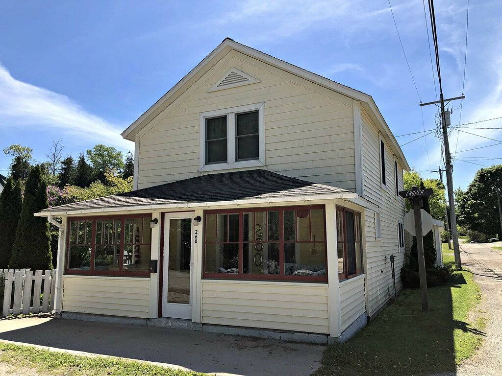 4-Bett-Haus in der Innenstadt von St. Ignace in St. Ignace, Mackinac County